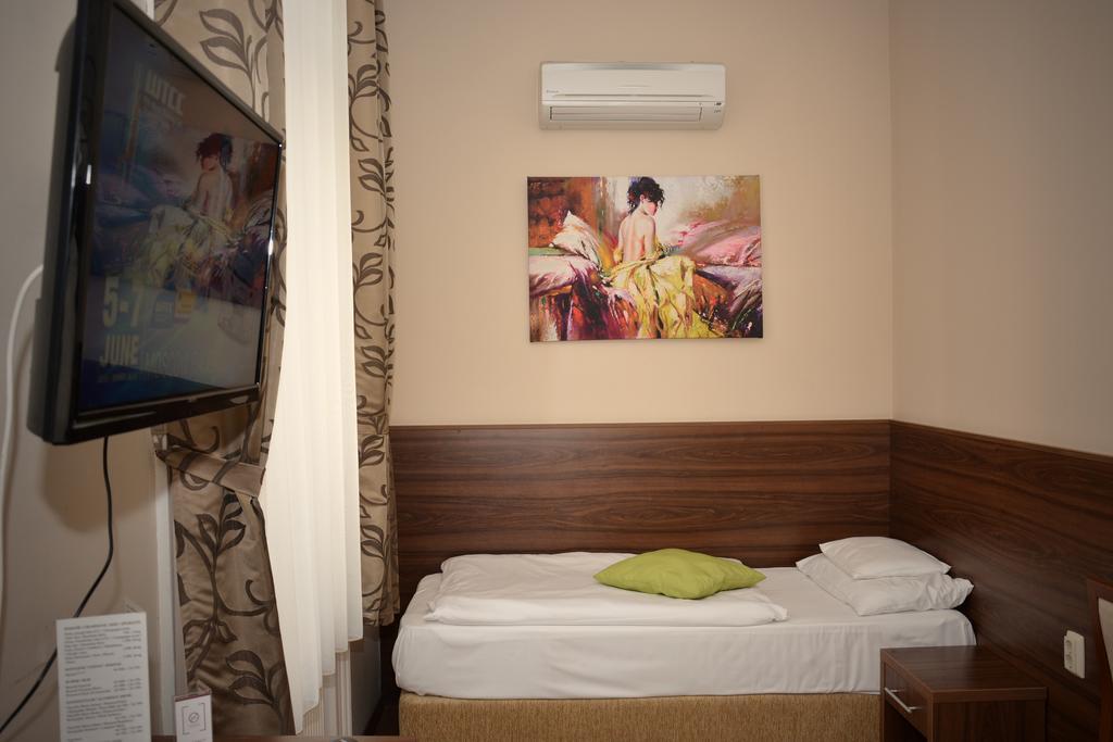 伊里特酒店 布达佩斯 客房 照片